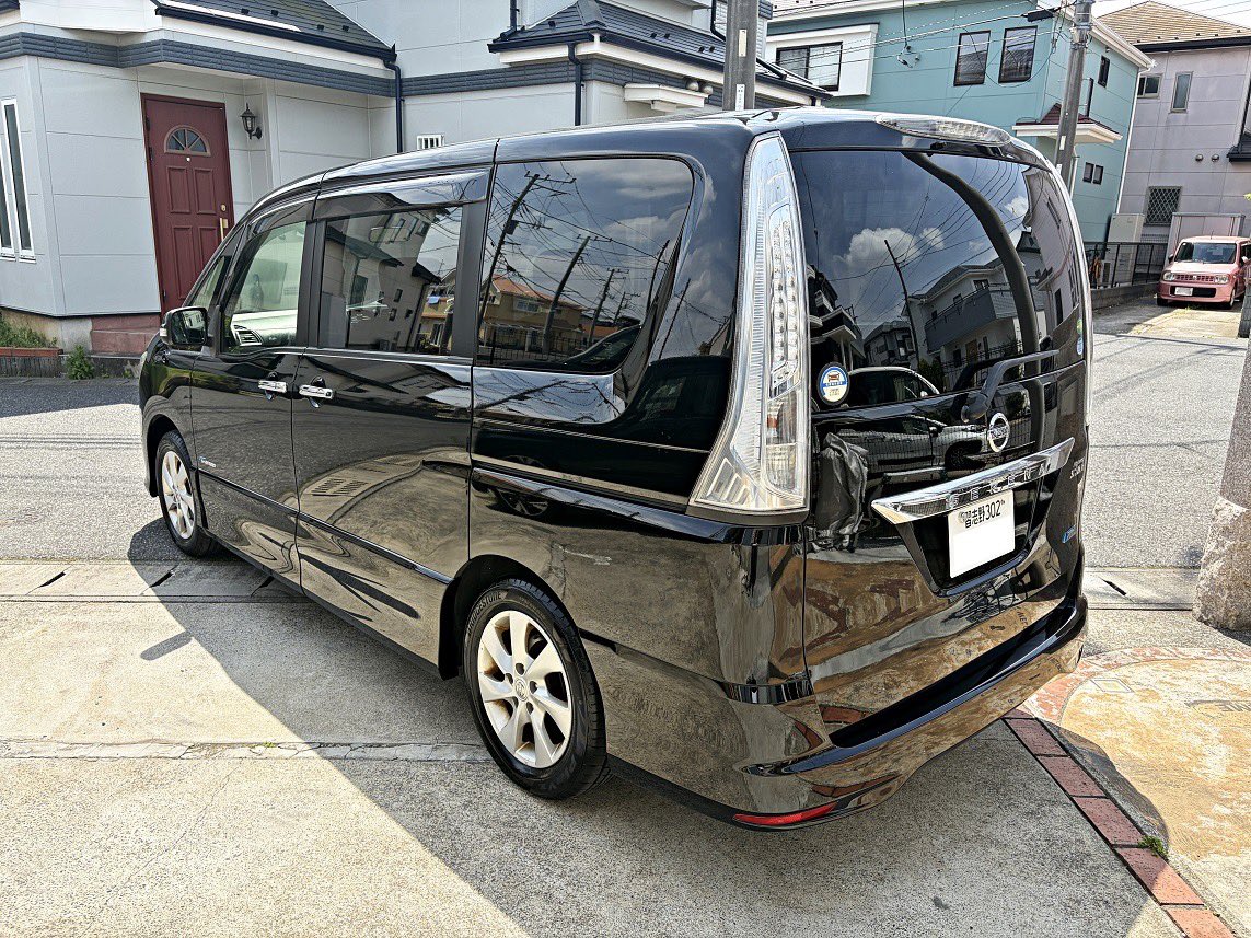 maru1555's tweet photo. ヤフオク出品中のお車です

こちらも過去一二を争うほどの上物です！

25年 セレナ ハイウェイスターSハイブリッド
人気の黒です

走行 5.1万キロ❗️
車検 10年3月❗️

装備は、
純正ナビTV
バックモニター
両側オートスライドドア
オートライトシステム
キセノンヘッドライト
革巻きハンドル
オートスピードコントロール
など

タイロッドエンドブーツ交換済み
電動ファンモーター純正新品に交換済み
オルタネーターリコール対応済み
エンジンオイルとフィルターはディーラー点検時に交換済みです

価格は乗り出し総額83万円です❗️

ミニバンでは定番の食べ飲みこぼしなどなく、お子様が乗っていた形跡もなかった、元々内装の良い状態に、さらに徹底的なクリーニングをしていますので格段に綺麗な商品です❗️
他社で売っているのと是非比べてください
きっと気に入って頂けると思います

これらを含め、ヤフオク商品ページでは多数の画像と説明で詳しくご紹介しています
是非ご覧ください🙇‍♂️
URLを押すとページに飛びます
(次のポストにも載せます)
https://t.co/YkL0ywkb2q

ヤフーIDが無くても閲覧、ご購入出来ます
よろしくお願い致します🙇