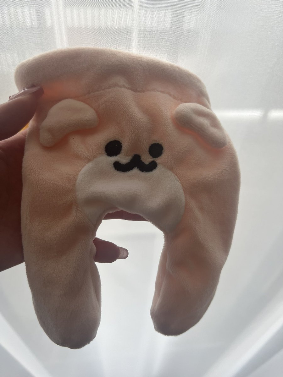 0nt_rd's tweet photo. ガチャガチャで巡り会ったこのハムちゃんポーチに入れるものが見つかりません。。 https://t.co/vJjryGosd8
