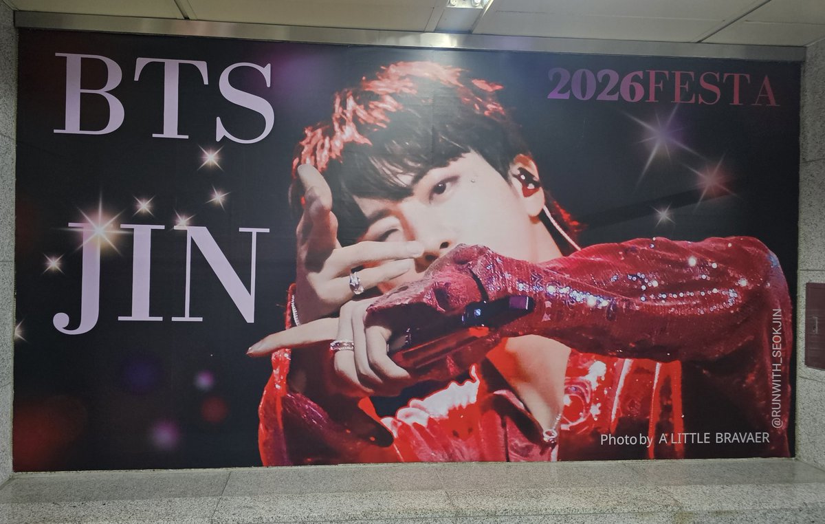 JINRJ1204's tweet photo. 総合運動公園駅、扉があいたら
きゃー❤❤❤
カッコいいじんくんがお出迎え🥰

#진　
#JIN
#RUN_JIN_BUSAN
#BTS_ARİRANG_BUSAN
@ALittleBraver92 様
@ALB92_JP 様 https://t.co/dIGXVPTJs3
