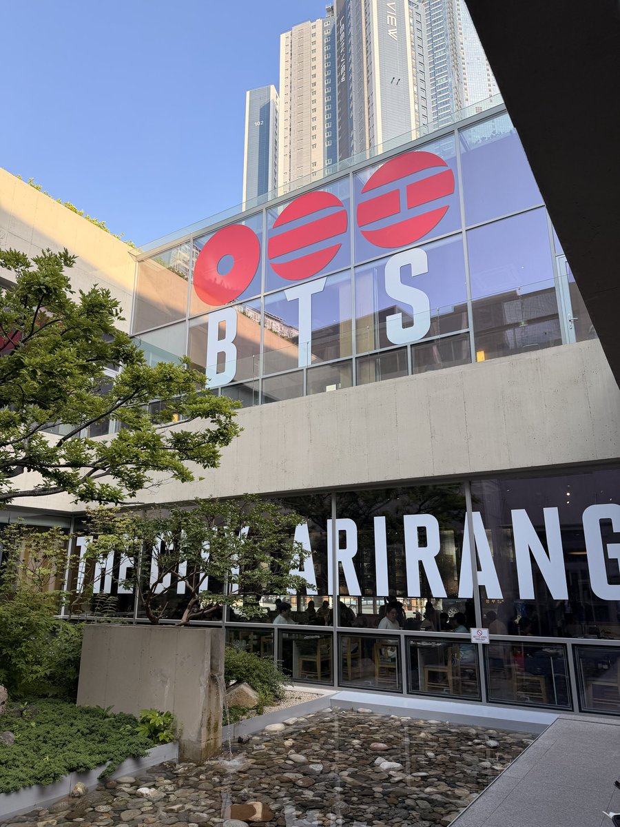 divinerkive's tweet photo. the restaurants in busan are going all out for bts 🥹 https://t.co/WutWNTsMid