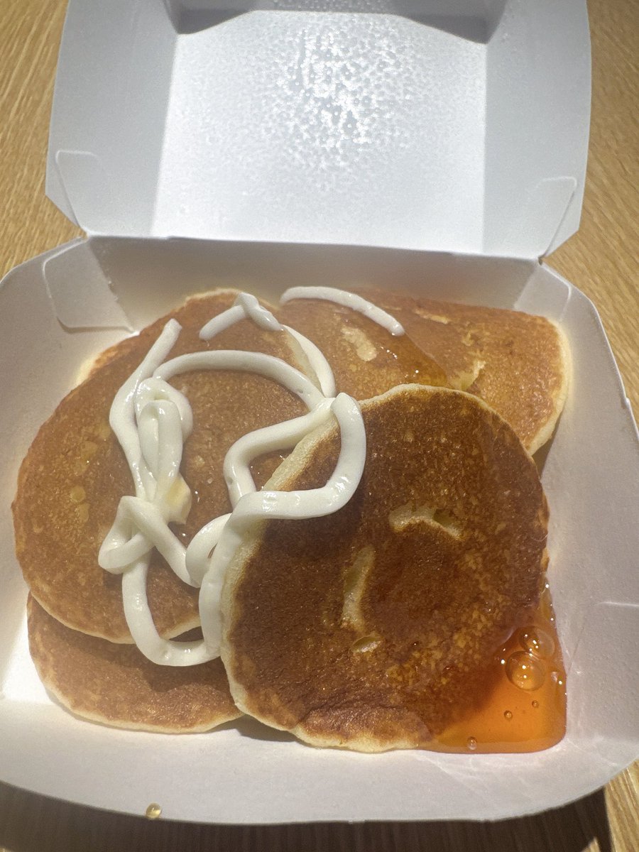 skycat912's tweet photo. 23歳男性がマックのパンケーキが好きなんて知られたら、笑われるから絶対に言えません https://t.co/PYWgJgWg4r