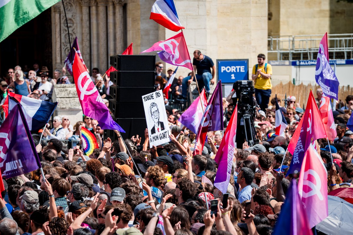 Megaphone_com's tweet photo. 8 caméras. 26 000 personnes sur place. Mégaphone est fier d'avoir réalisé la captation du 1er meeting de campagne présidentielle de @JLMelenchon à Saint-Denis, ce dimanche.

Reprises dans les 3 plus grands JT, nos images ont été vues par plus d'1 Français sur 4 !

📷 @jacquincl https://t.co/xfQpZ19AzA