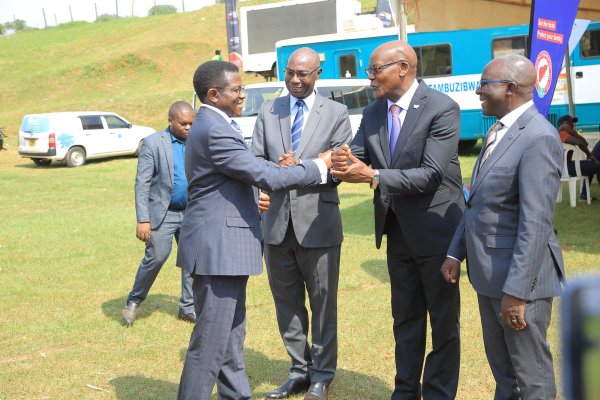 BugandaKingdom_'s tweet photo. Omwoleso gwa CBS Pewosa. 

Katikkiro atuuse mu Lubiri okubaako entanda gy'asibirira banna byanfuna n'abakozi mu bitongole ebitali bimu.

Baminisita okuli; Oweek Hajji Amisi Kakomo, Ssaalongo Robert Sserwanga, Oweek Choltilda Nakate Kikomeko,  Oweek Hajjat Mariam Nkalubo Mayanja, ne Oweek JW Katende, bawerekeddeko Katikkiro.
#CBSPewosa2026