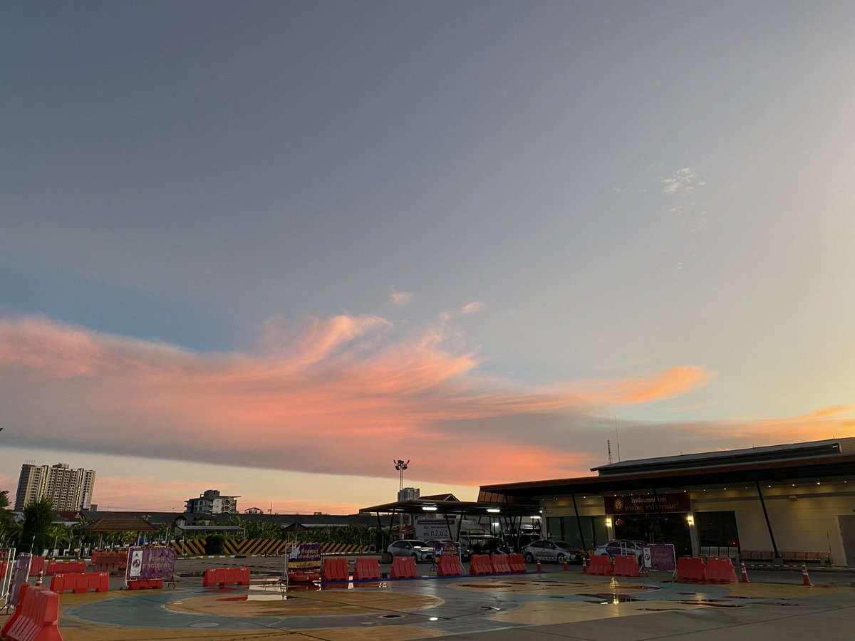 cat1nsoul's tweet photo. ขอดูฟ้าสีชมพูของทุกคนหน่อย
#sky
#sunset
#pinksky https://t.co/rHPnLucWtO
