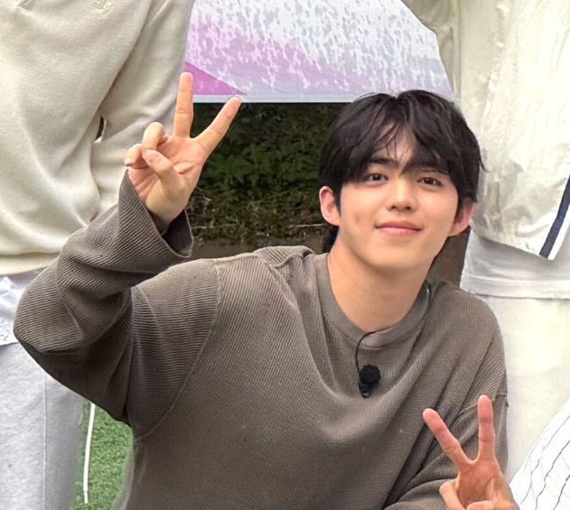 CheolsNoona's tweet photo. The range of Seungcheol's expressions and gazes.... Somehow, one moment he can look at you with a cold stare and the next he can look at you with such a warm, soft gaze https://t.co/U62CK3bqz4