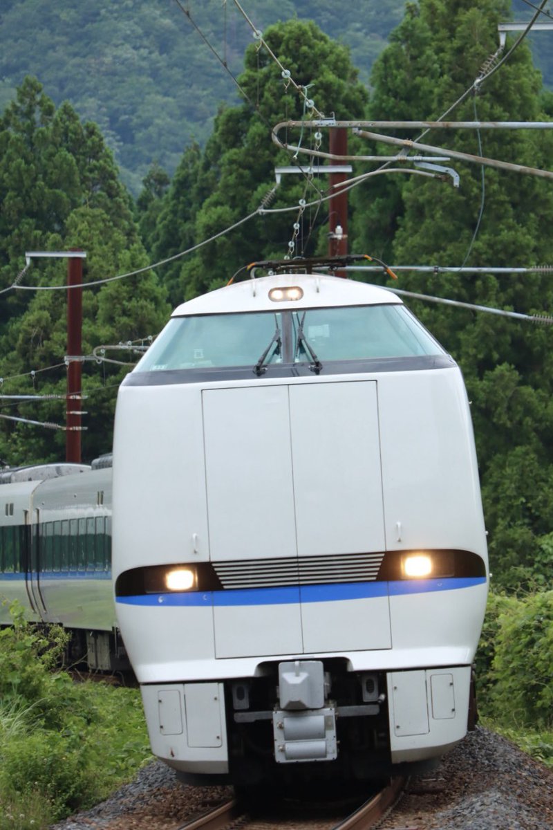 RyousTaka's tweet photo. 先週の収穫です。

4001M(特急サンダーバード1号 683系B33編成)

4006M(特急サンダーバード6号 683系V35＋B32編成)

4008M(特急サンダーバード8号 683系B31編成)

4010M(特急サンダーバード10号 683系B33編成)

新疋田駅、敦賀ー新疋田間にて。 https://t.co/HY1YgOJbAS