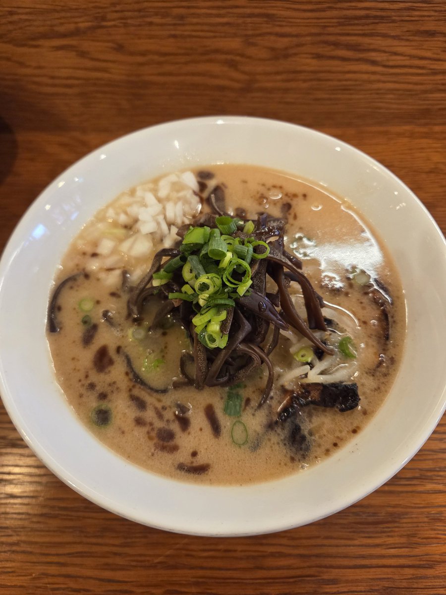 nanderacing's tweet photo. 幡ヶ谷の町を歩いてみたら
ヨダレ出そうなお店がたくさんあった
チーズステーキバーガー、ビリヤニ、グリーンカレー、、
でも結局ラーメンの誘惑に勝てなかった私はダメな人間 https://t.co/nzZFziTWUw