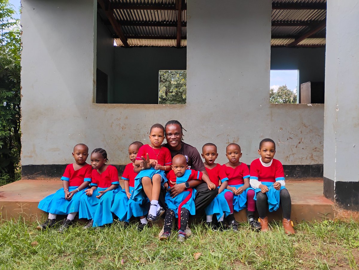 FreeGenerationA's tweet photo. For more than a decade we have been generating a perfect generation of Graduates from our kindergarten..! 
The secret behind that is the #roots 
The seed we planted when they're the age of 2 makes them learn in the Free Environment and enjoy school
#WeAreFreeGeneration 
#Changes https://t.co/swiIU0nDZr