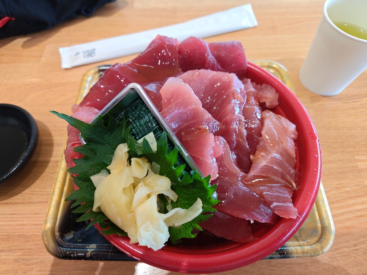 0snakebite0's tweet photo. マグロ丼美味すぎた🐟️ https://t.co/819Ouf5H2a