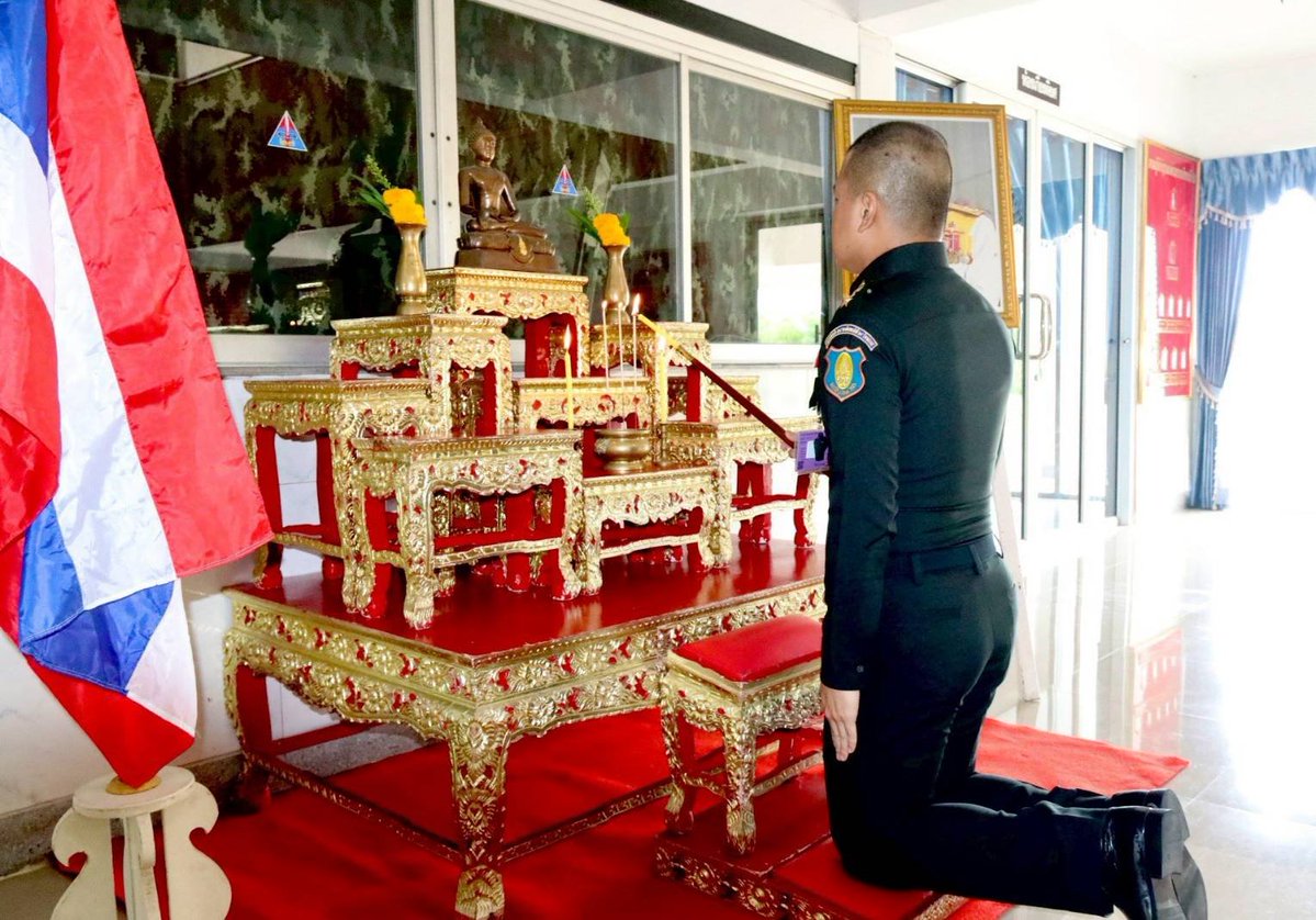 Cav_1027's tweet photo. พ.ท.ยุทธภูมิ รัตน์อ่อน ผบ.ม.พัน.27 เป็นประธานในพิธีประดับเครื่องหมายยศให้แก่กำลังพลที่ได้รับการเลื่อนยศสูงขึ้น พร้อมมอบเงินบำรุงขวัญและให้โอวาท เพื่อเป็นแนวทางในการปฏิบัติหน้าที่ราชการต่อไป

ขอแสดงความยินดีกับกำลังพลทุกนายที่ได้รับการเลื่อนยศในครั้งนี้
#กองพันทหารม้าที่27 https://t.co/dj6kGrqACH