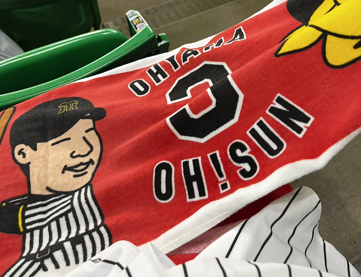 oga2530's tweet photo. PayPay初参戦！サンテレビの放送なのでおっ!サンの大山さんタオルで応援。

まあ、いつも持ってるけど　#阪神タイガース https://t.co/FmEIOq9HKG