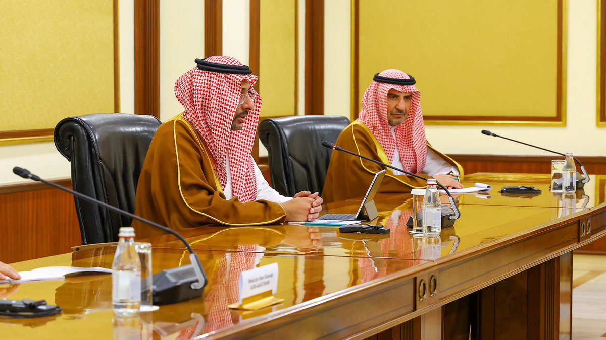 KSAlmudaifer's tweet photo. شاركت برفقة معالي وزير الصناعة والثروة المعدنية @BAlkhorayef في اللقاء مع دولة رئيس وزراء جمهورية كازاخستان السيد أولجاس بيكتينوف في العاصمة أستانا؛ لمناقشة سبل تعزيز التعاون الاقتصادي بين المملكة وكازاخستان، واستعراض فرص تطوير الشراكات الاستثمارية في قطاعي الصناعة والتعدين، وبحث آليات التكامل في سلاسل القيمة للمعادن الإستراتيجية. 
ومن بين ما تم مناقشته في هذا اللقاء ما تحمله العلاقات السعودية الكازاخستانية من فرص واعدة للنمو والاستثمار، بما يعزز تنافسية قطاع التعدين، ويدعم جهود البلدين الصديقين في تنويع الاقتصاد وتحقيق التنمية الصناعية المستدامة.