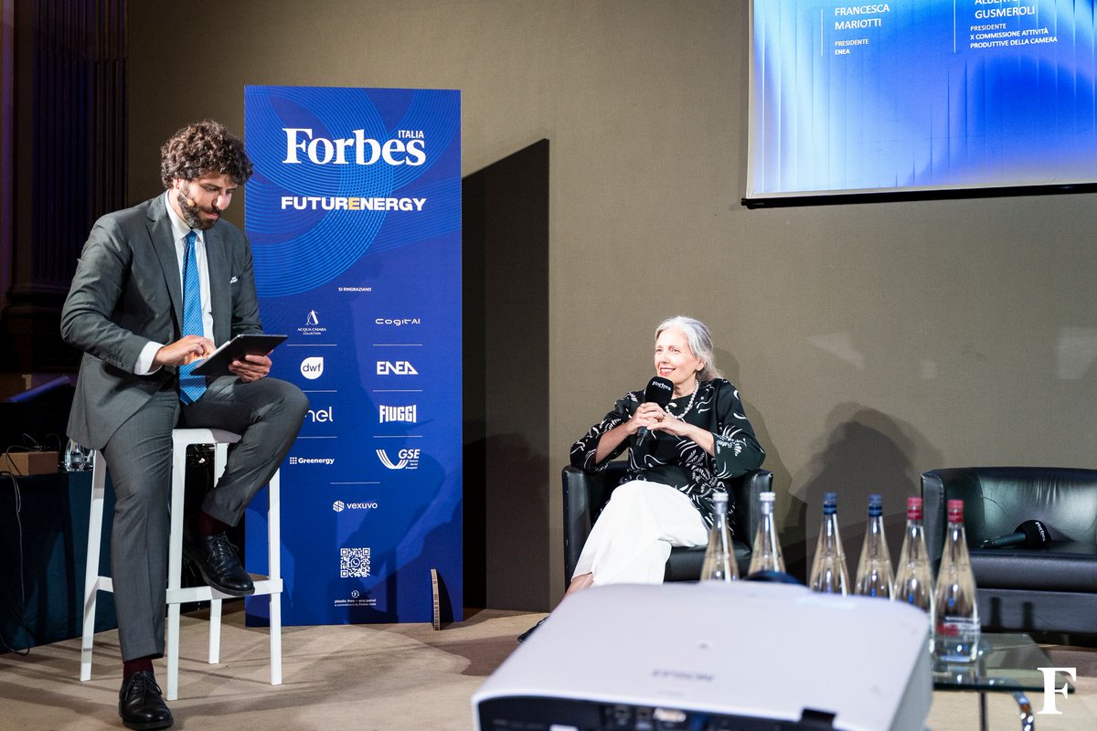 ENEAOfficial's tweet photo. 📅 𝐄𝐕𝐄𝐍𝐓𝐎 - La presidente @ENEAOfficial  𝐅𝐫𝐚𝐧𝐜𝐞𝐬𝐜𝐚 𝐌𝐚𝐫𝐢𝐨𝐭𝐭𝐢 a #FutureEnergy, organizzato a Roma da @ForbesItalia.

🎤 Intervista della presidente Mariotti: https://t.co/QUvt07odHm

👉 Articolo su Forbes Italia: https://t.co/G6G0Rd8S3Q

@MASE_IT https://t.co/rUs9p4TULs