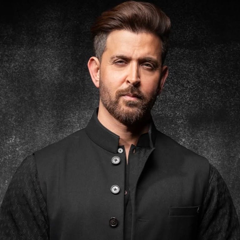 rohitxhrithik's tweet photo. #HrithikRoshan X #Rajinikanth A REUNION OF TWO LEGENDS AFTER 40 YEARS! 🔥🔥🔥

High octane, grand-scale cameo at a crucial point of the story confirmed in #Jailer2! 🔥

@anirudhofficial give him a solid BGM! 💥 https://t.co/LoGT0DHEKP