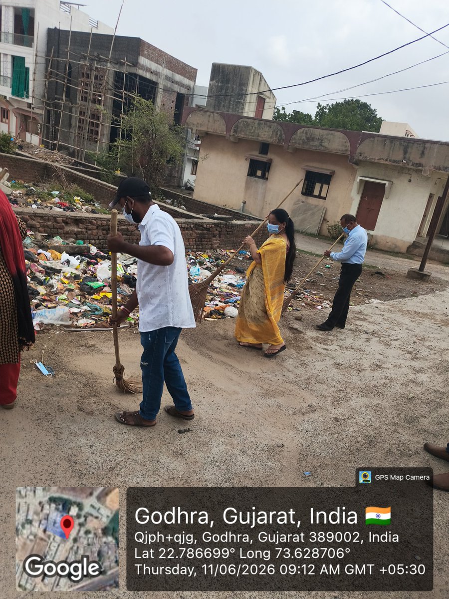SaniteryP's tweet photo. તા. 11/06/2026

ગોધરા નગરપાલિકા દ્વારા આજે માર્કેટિંગ યાર્ડ અને મારવાડીવાસ વિસ્તારમાં વિશેષ સ્વચ્છતા અભિયાન હાથ ધરવામાં આવ્યું. જાહેર સ્થળોની સફાઈ સાથે નાગરિકોને સ્વચ્છતા જાળવવા અપીલ કરવામાં આવી.

સ્વચ્છ ગોધરા, સુંદર ગોધરા 🧹✨

#GodhraNagarpalika #SwachhGodhra #CleanlinessDrive https://t.co/SdK1QAhaSB