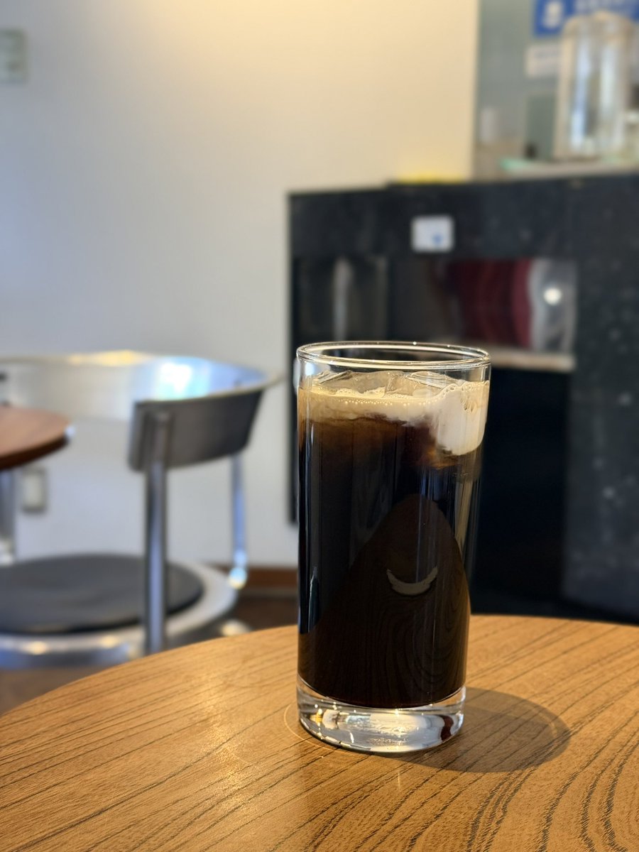 84Lps's tweet photo. 秋葉原 ライブコーヒー

秋葉原で疲れた時は大体ここ。
Lサイズのカフェオレは本当にたっぷり入ってて飲み応え抜群

#喫茶店 #海月珈琲 https://t.co/meljY6dokb