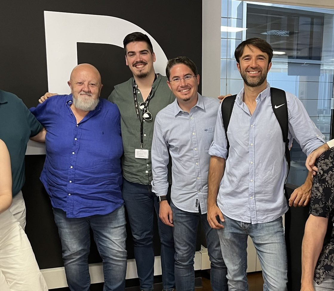 MedF1osTV's tweet photo. ¡Estos serán los equipos que nos contarán el #CatalunyaGP de F1 este fin de semana! 

1️⃣ DAZN: @alobatof1, @PedrodelaRosa1, @tonicuque y todo el equipo de circuito.

2️⃣ Telecinco: @Serranogonzalo, @VicarioMartin, @mportilloES y @_JoseGalindo de reportero. 

3️⃣ TV3: @noelrodriguezz, Alguersuari, @laiaferrer, @XavierguilleN y @SantiTorresSM 

Choose Your Fighter! 🎤⚔️