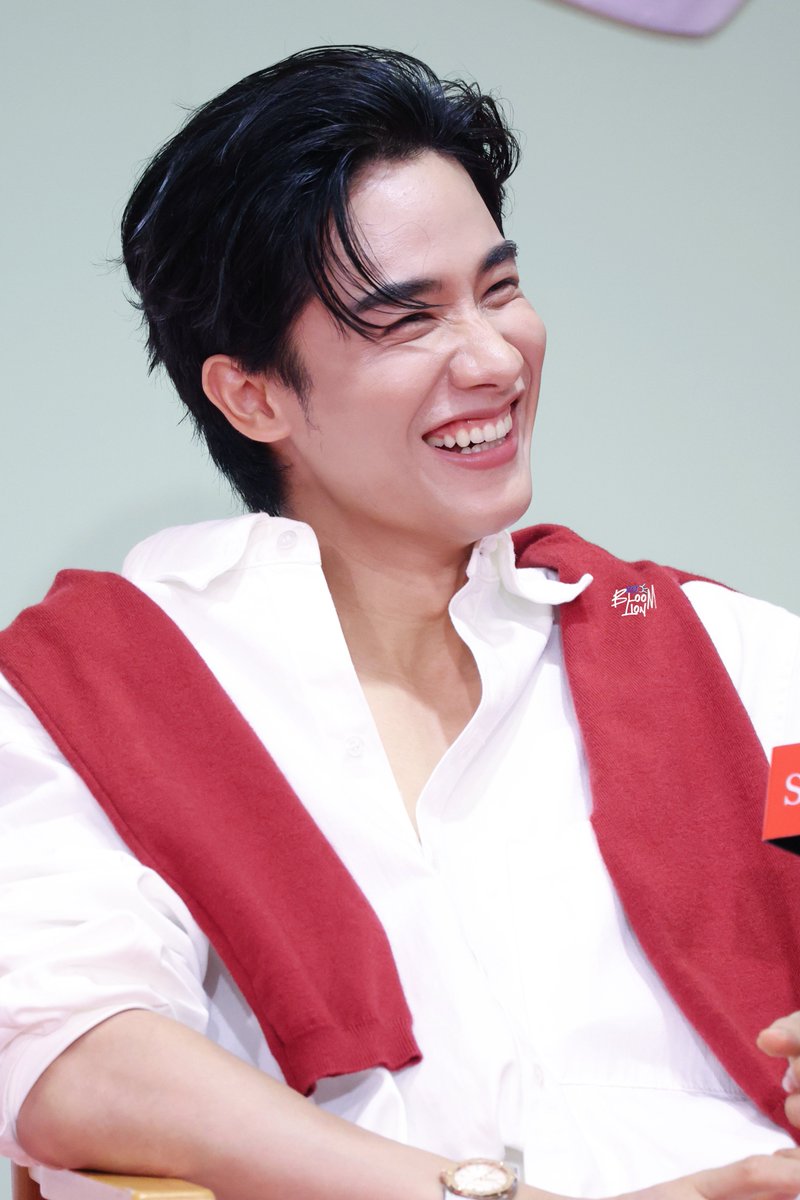 bloomlion's tweet photo. มีคนบอกว่าทางนี้ชอบลงรูปตอนยิ้ม
ก็ดูเวลาคุณเขายิ้มจิ 😆

#SKIIxTayTawan 
#Tawan_V @Tawan_V https://t.co/LNiYKWLxRC