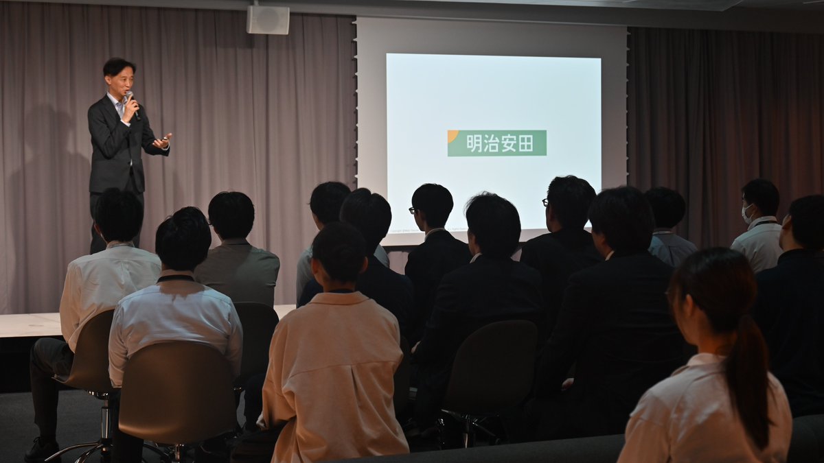 TDCsoft_1962's tweet photo. ＼TDC Tech Forum 2026開催しました🎉／
TDCソフトでは、最新技術や業務ノウハウを共有し、学び合う社内カンファレンス「TDC Tech Forum」を毎年開催しています！
今年は九段会館テラスとTechno Growth Center Shinjukuの2拠点・全5会場で開催。基調講演には、明治安田生命保険相互会社 デジタルイノベーションHub、統括の橋田和己氏をお迎えし、「AIエージェント時代に向けたデジタルイノベーションの取り組み」をテーマにご講演いただきました。
講演では、生成AI、AIエージェント活用の最前線や人材育成の取り組み、AI前提で変化していくこれからのビジネスの姿についてご紹介いただき、多くの参加者が熱心に耳を傾けていました。
また、当日は技術・業務・研究など幅広いテーマで発表が行われ、社員同士が知見を共有し、新たな気づきや学びを得る貴重な機会となりました✨

#TDCソフト #TDCTechForum #AI #AIエージェント #生成AI #社内イベント #テクノロジー