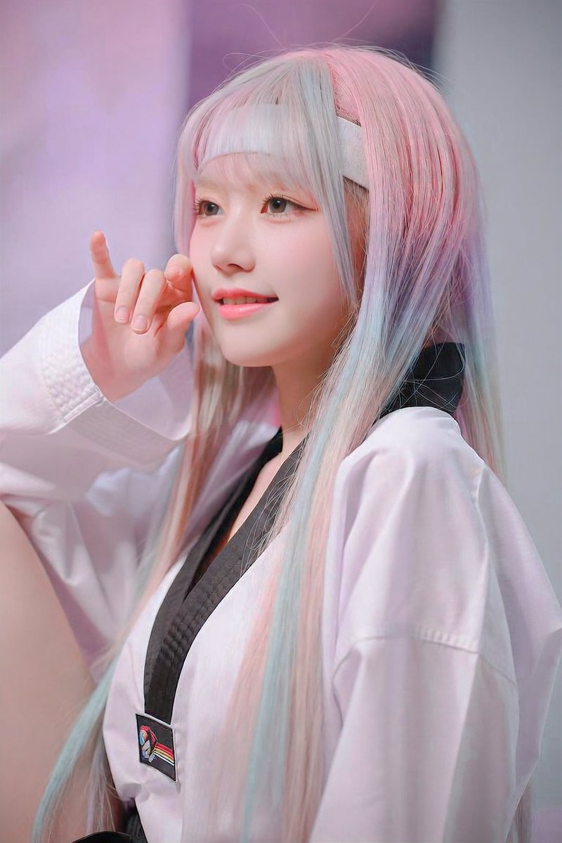 sky_Queens19's tweet photo. Kdoll 느낌으로 컴백~ 🐤
#kdollstyle #taekwondoUniform #idolFashion #kpopMakeup #IDOLhairstlye https://t.co/sNhZChrZLy