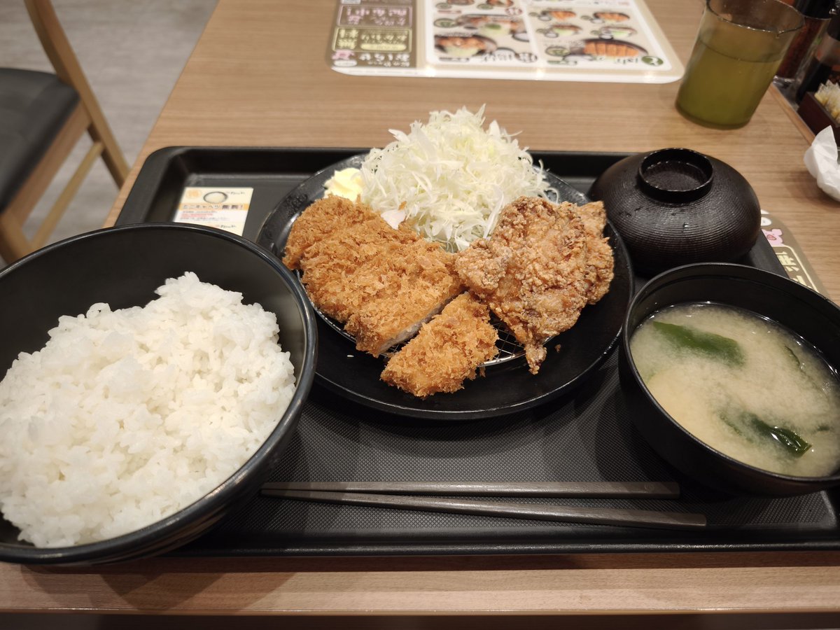 felfa_fox's tweet photo. (´・ω・｀)今日のおともだち＋🐔 https://t.co/ApD1ytUsMq