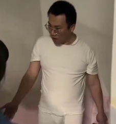 abuserdatabase's tweet photo. Li Meng/李猛

He likes to adopt dogs and cats to torture and kill, and nearly drove one of his victim's former owners to suicide.

After police ignored volunteer reports, a protest was held outside of his apartment in Chongqing that was covered by the BBC. Currently in custody. https://t.co/p4UzE2WhZu