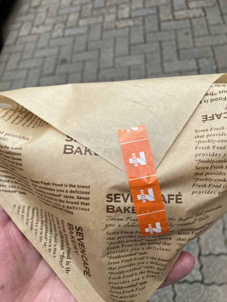 セブンイレブン♡jump セブンイレブンのメロンパン買ってみた🍞 オーブンで温めてくれたので