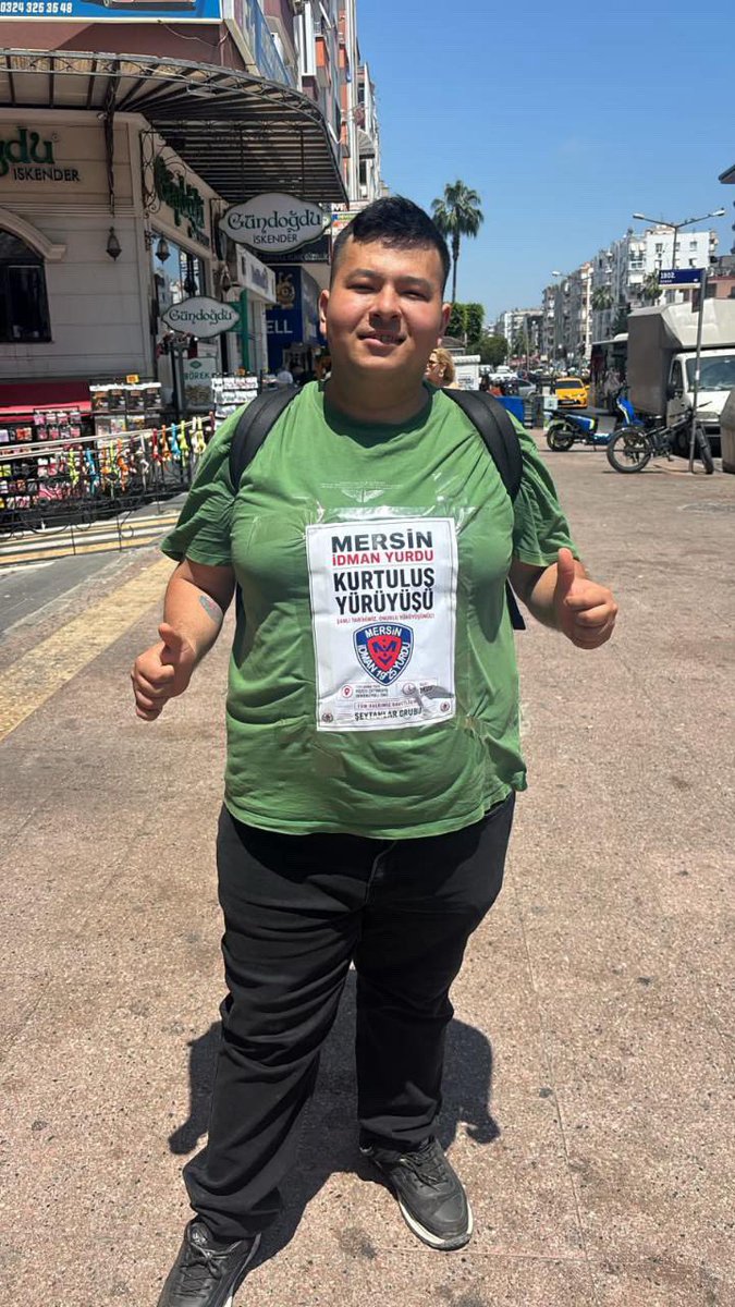 miyhaber1925's tweet photo. Bir Mersin İdman Yurdu taraftarı, şehri yürüyüşe davet etmek için ilginç bir yöntem kullandı. https://t.co/JvdzbhqKDM
