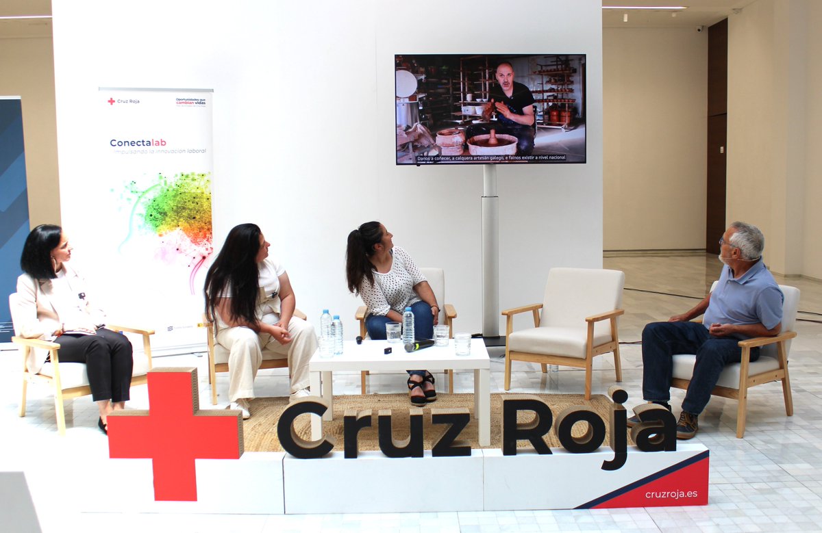 cruzvermella's tweet photo. Cruz Roja impulsa el debate sobre el relevo generacional en el mercado laboral gallego. Expertos y agentes del tejido empresarial participaron en "ConectaLab" en Ourense y hablaron de las oportunidades del rural.
Info: https://t.co/1JACCdT3mj
#PlanEmpleoCruzRoja #FSEPlus https://t.co/8tqCxAvyWU