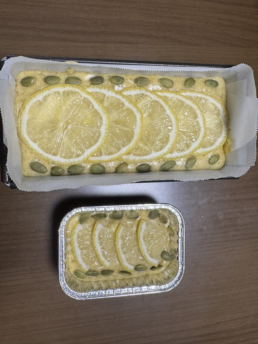 usapettsu's tweet photo. 紅茶とクリームチーズのレモンケーキ焼けたよ〜🍋🧀🫖 https://t.co/UT0MZf8phL