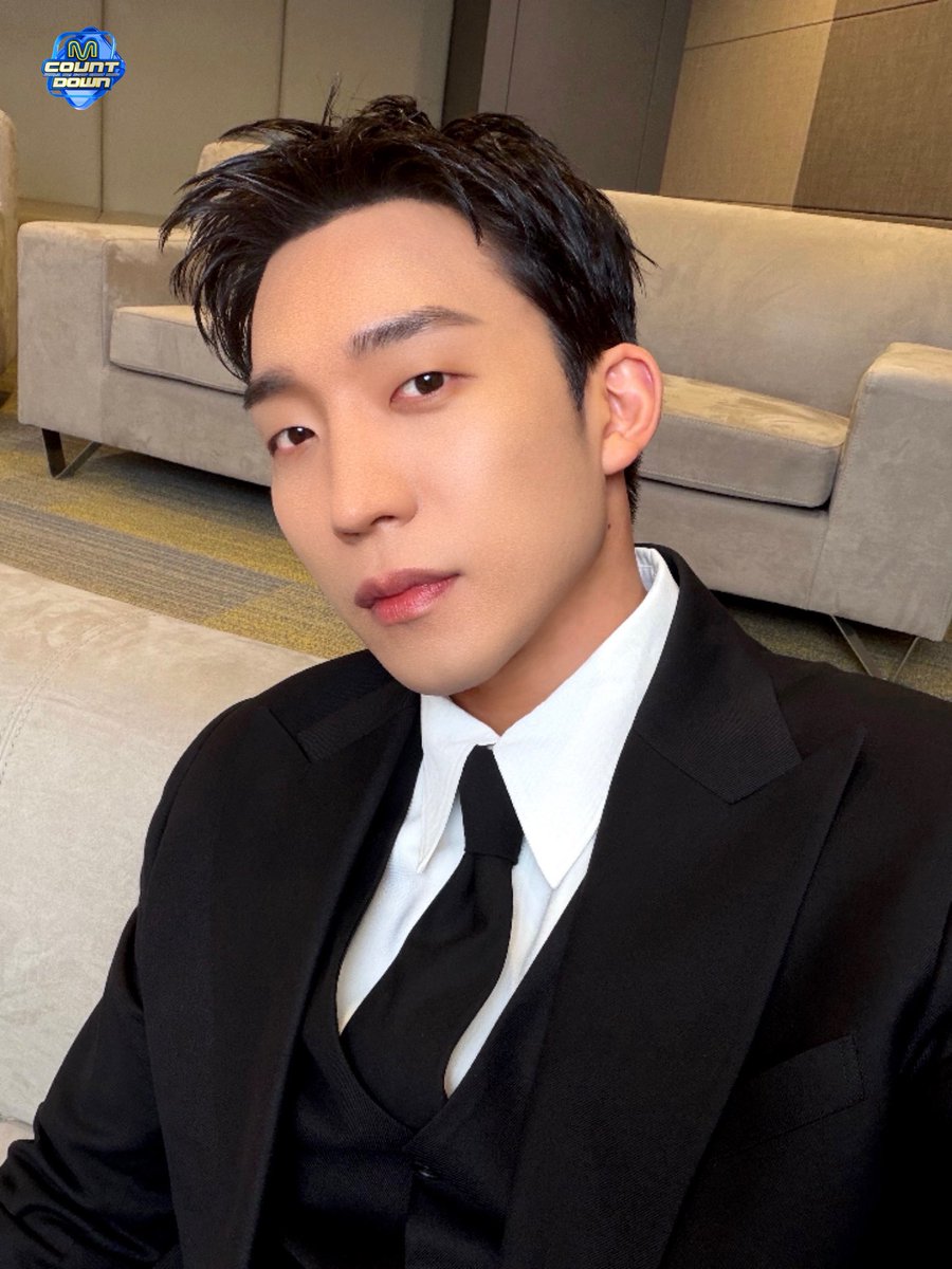 lee40yi's tweet photo. so handsomeeee 🫠 https://t.co/zpxkAkIxrs