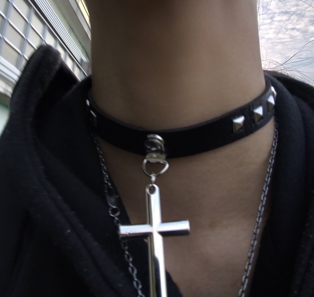 Ne0_maz's tweet photo. ほしいものリストから送って貰ったチョーカーセットのうちのひとつ
首がキュッとするのが気持ちいい(唐突な性癖開示 https://t.co/ehX75A9RK6