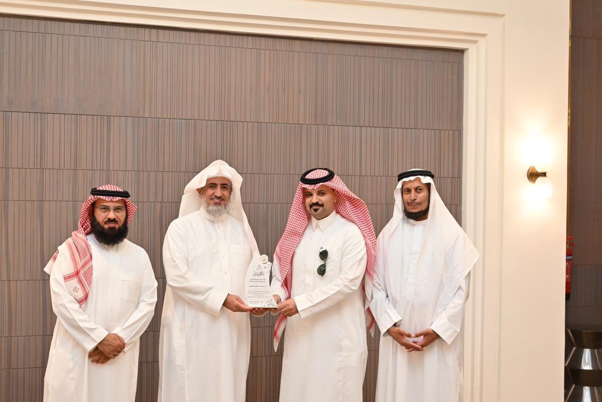 csl_maj's tweet photo. برعاية وحضور وكيل #جامعة_المجمعة للتنمية والاستثمار ووكيل الجامعة للشؤون التعليمية كلية الشريعة والقانون تنظم حفلاً تكريمياً بمناسبة حصولها على الاعتماد البرامجي المشروط من المركز الوطني للتقويم والاعتماد الأكاديمي  للماجستير القانون العام، والبكالوريوس القانون https://t.co/iaKtRgt8Gd