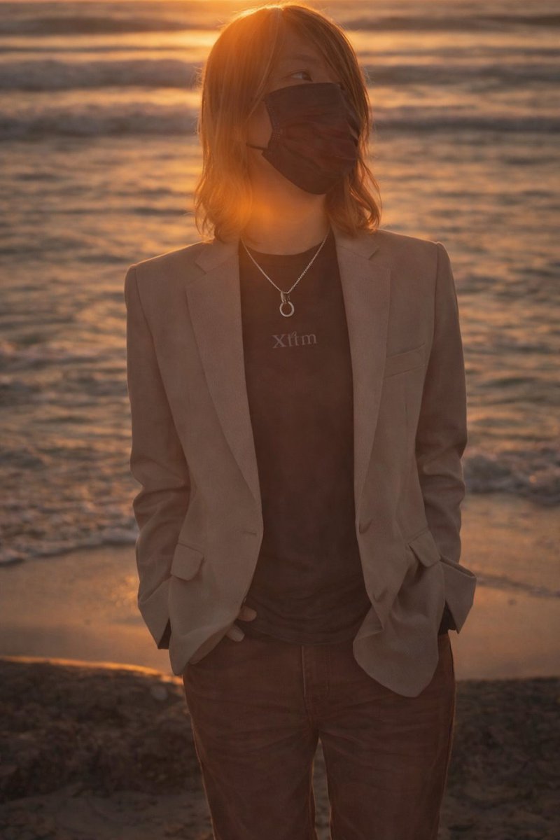 kobebakuma2's tweet photo. 先日あるアイドルから「龍馬さんの写真をAIで女性にしてみたけどあまり変わらなかった」と連絡が来た。

、、、ほんまや。

1枚目=俺
2枚目=AIで女性

なぜだ？www

#AI https://t.co/6gldj3xGE8