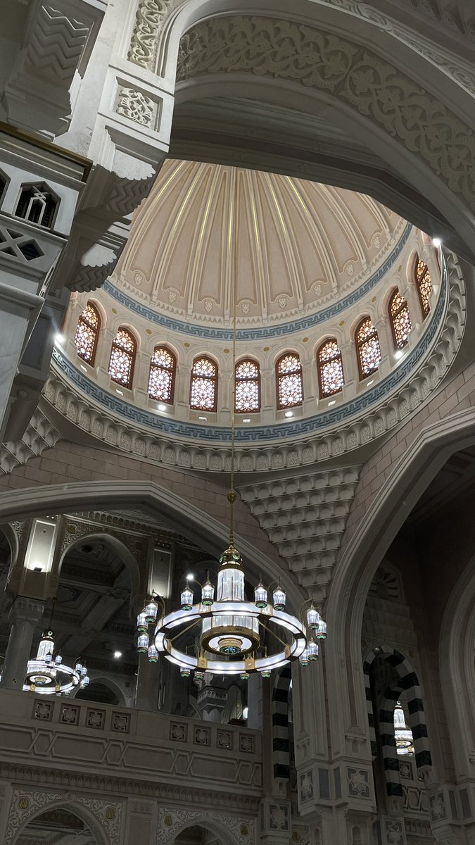iii3xi's tweet photo. يَا ربِّ
وإن ضاقَ الفضاءُ فإنّني
برحابِ جُودِكَ أستظلُّ وأطمعُ.. https://t.co/cOHheIYns9