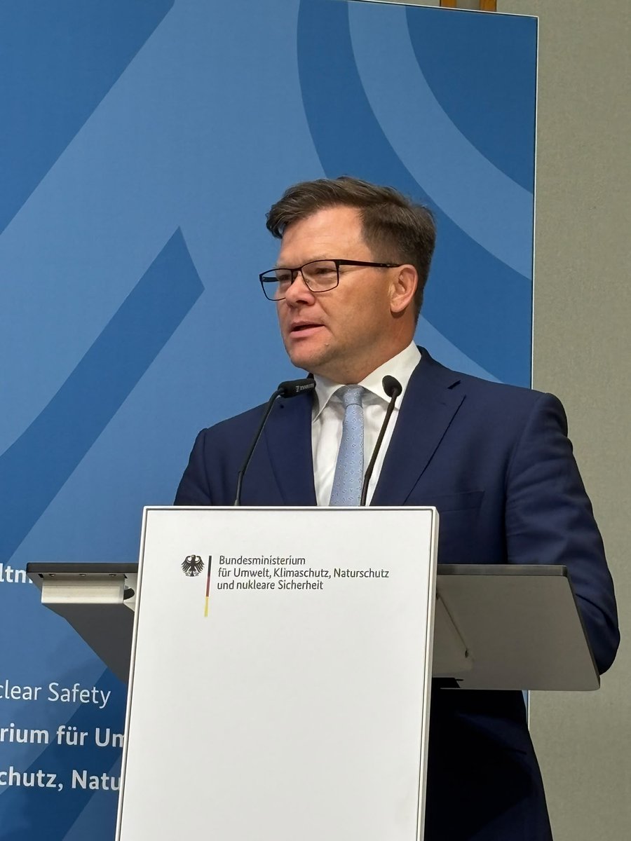hans_kluge's tweet photo. Today in Berlin, we launched WHO’s new Heat–Health Action Plans Guidance – a practical roadmap to help countries, regions and cities protect people from extreme heat.

I was pleased to launch it together with 🇩🇪Federal Environment Minister @schneidercar and Berlin Senator Dr Ina Czyborra, as well as 🇪🇺 Commissioner @WBHoekstra and @UN Assistant Secretary-General @SelwinHart, who joined us online.

Europe is warming faster than any other continent. More than 200,000 people across the Region have died from heat in just the past 4 years. We can prevent these deaths with the right systems in place.

The Guidance is available here:  https://t.co/Q7dvlFDfQT

1/2