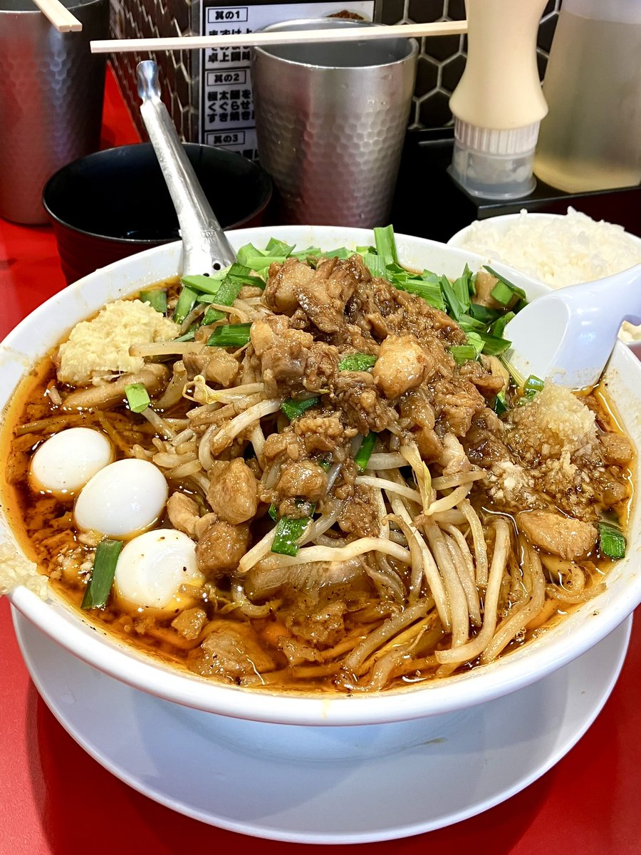 Syogongerion's tweet photo. すず鬼 直伝 
スタミナらーめん かわさ鬼
 
鬼ソバセット(ライス＋生卵)
TP👉うずら🥚🥚🥚＋ニラ🟩🟩🟩
 
背脂の甘味と豚肉の旨味に加えて
ニンニクの香りと濃密な醤油のキレ
凶暴にして抜群のバランス🤪ﾊｧﾊｧ
スープ・麺・具材、
全ての満足度が👉high⤴︎高い🍜
近いうち三鷹へ🚙💨GOでありんす❤️ https://t.co/Xv9Y5q7McN