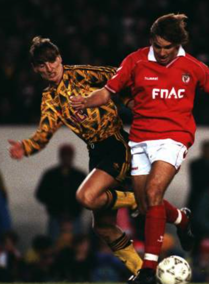 SLBFrance's tweet photo. ⚽ Sergei Yuran fête ses 57 ans ! Ancien attaquant du Benfica, il a marqué 38 buts en 94 matchs sous le maillot des Aigles.
🏆 Champion d’URSS avec le Dynamo Kiev, champion du Portugal avec Benfica et champion de Russie avec le Spartak Moscou.
#SergeiYuran #ExSLB #Сднёмрождения https://t.co/svig2osaIN