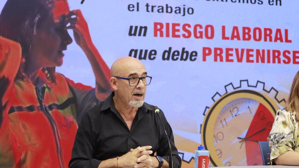 CCOO's tweet photo. @msanzlubeiro @AEMET_Esp 🧑‍🧑‍🧒 Conciliación en Emergencias: Este permiso de hasta 4 días también cubre la fuerza mayor si suspenden las clases, el transporte escolar de menores de 12 años, o cierran centros de día de personas dependientes a tu cargo.
👥  Con @msanzlubeiro y @CristinaTorreL https://t.co/qyCkngTb7l