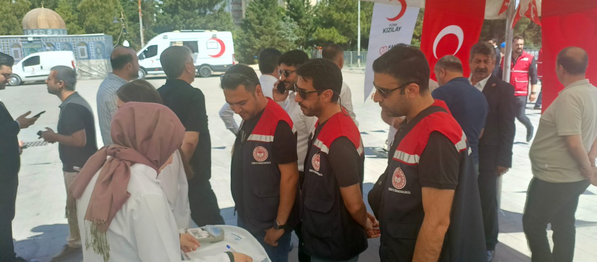 Artuklutarim's tweet photo. Artuklu İlçe Tarım ve Orman Müdürlüğü olarak, Kızılay’ın düzenlediği kan bağışı kampanyasına personelimizle destek olduk. Unutmayalım ki,verdiğimiz her ünite kan, kurtarılan üç can demek.Kan bağışında bulunan tüm mesai arkadaşlarımıza teşekkür ederiz.
@TCTarim
@ibrahimyumakli https://t.co/zDue2KvqNX