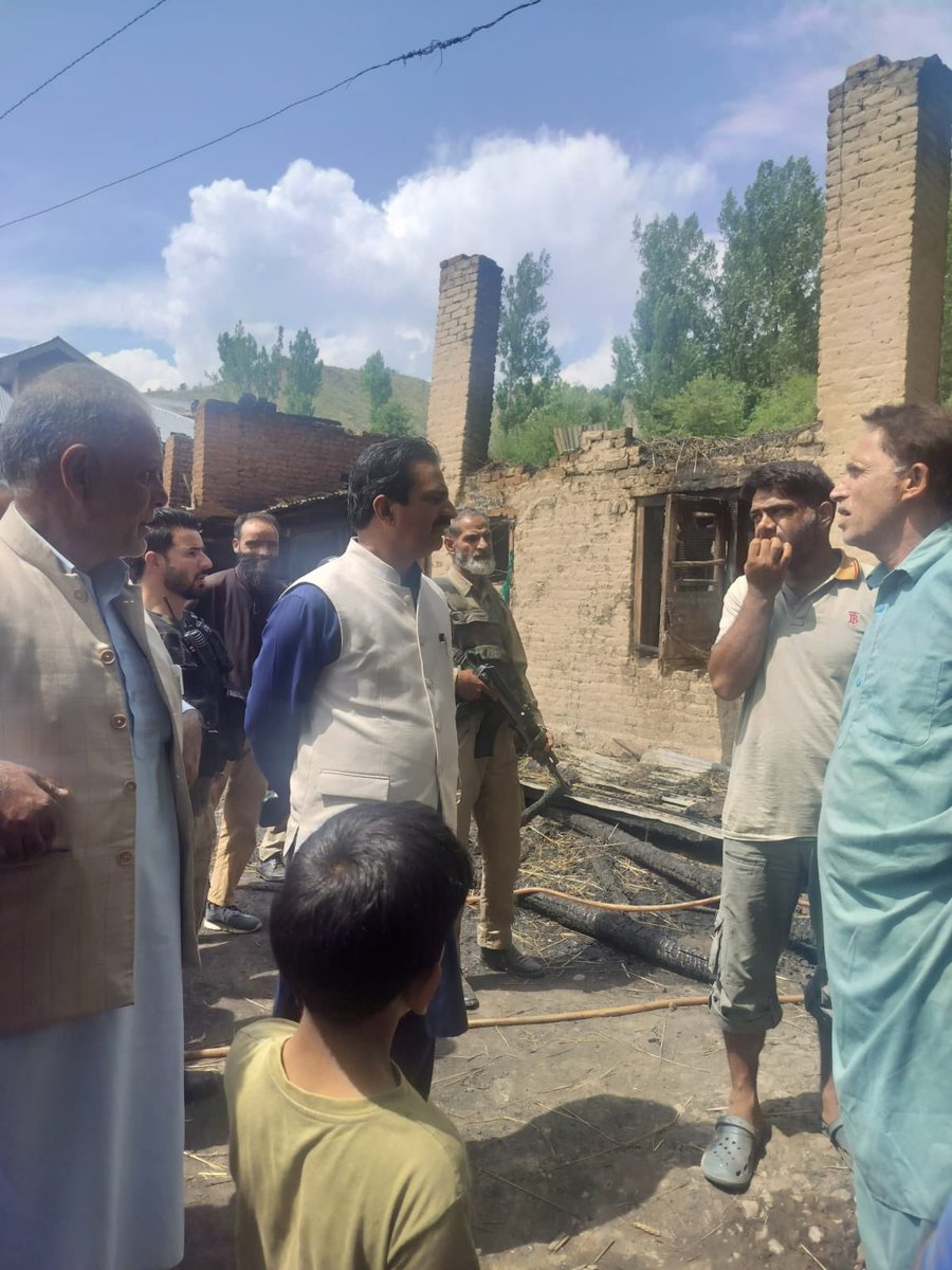 JKNC_Shangus's tweet photo. MLA Shangus Ang East @AdvReyazkhan visits fire affected victims at Kadlabal Seer. @JKNC_ https://t.co/r8fHzJ3U3W