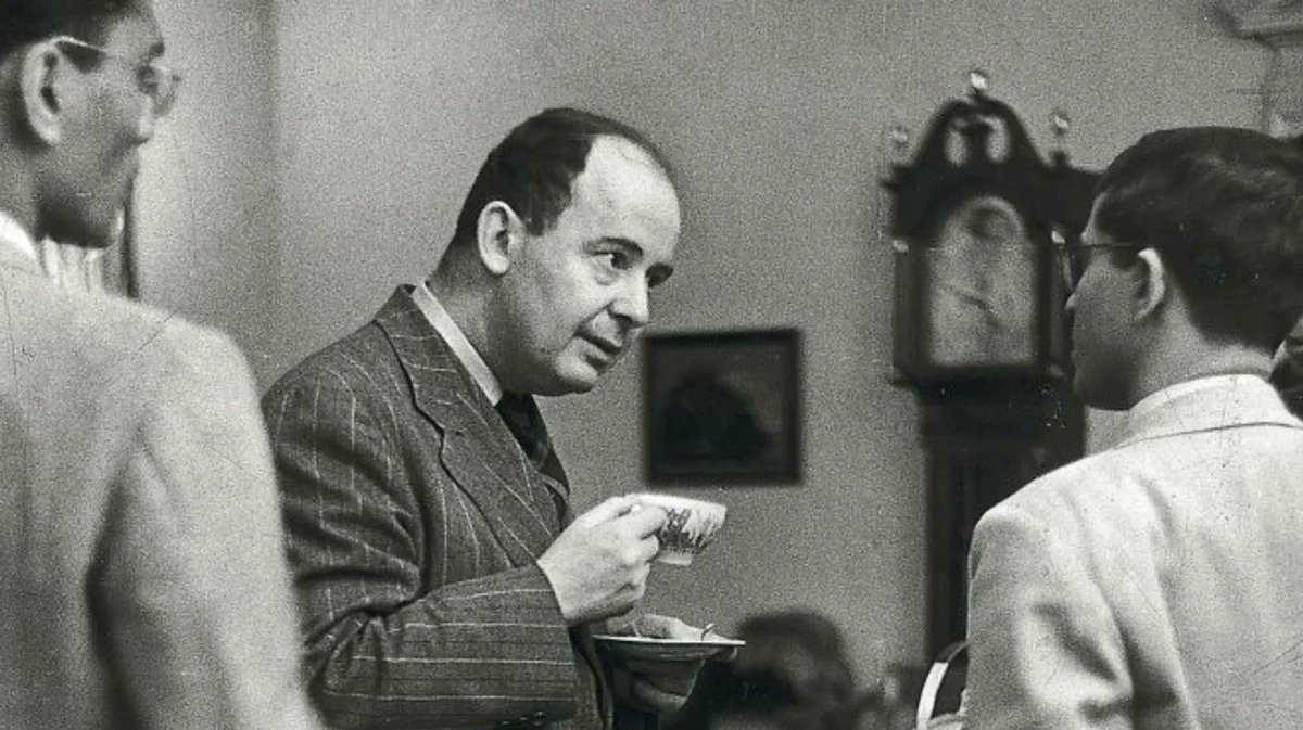 mathemetica's tweet photo. By age 6, John von Neumann was already fluent in eight languages; including Ancient Greek and Latin; while casually dividing eight-digit numbers in his head for fun. 

At just eight, he was studying calculus. He entered the University of Budapest at 15, earned a degree in chemical engineering by 19, and completed his PhD in mathematics in Berlin at 22.

What followed was extraordinary.

Von Neumann helped build the mathematical foundations of quantum mechanics, invented game theory, laid the theoretical groundwork for modern computers, shaped nuclear strategy during the Cold War, and played a pivotal role in the early development of artificial intelligence.

A mind so far ahead of its time that its impact is still shaping our world nearly eight decades later.