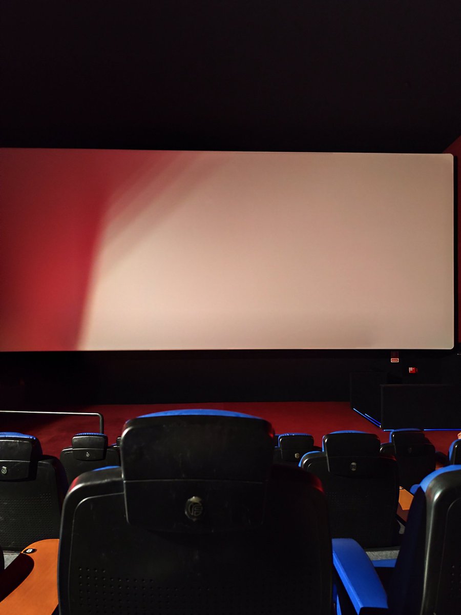 pvjcb's tweet photo. Sala 12 del Yelmo Vialia mi querida. No tiene asiento reclinable pero entretiene https://t.co/DKwjcSp8qI