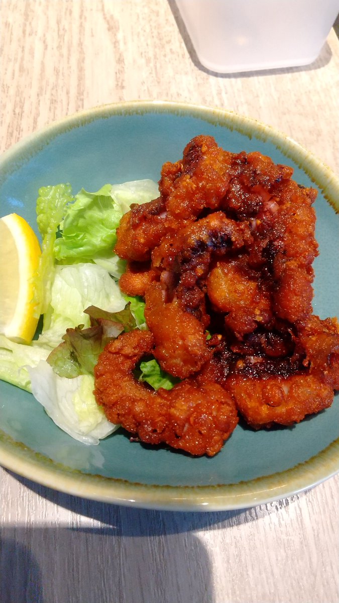 yan8931's tweet photo. 今日は岡山に寄って、海老めしと蛸の唐揚げを食べました😃
そろそろ家に帰るかー✨ https://t.co/Jb3YQUyIJC