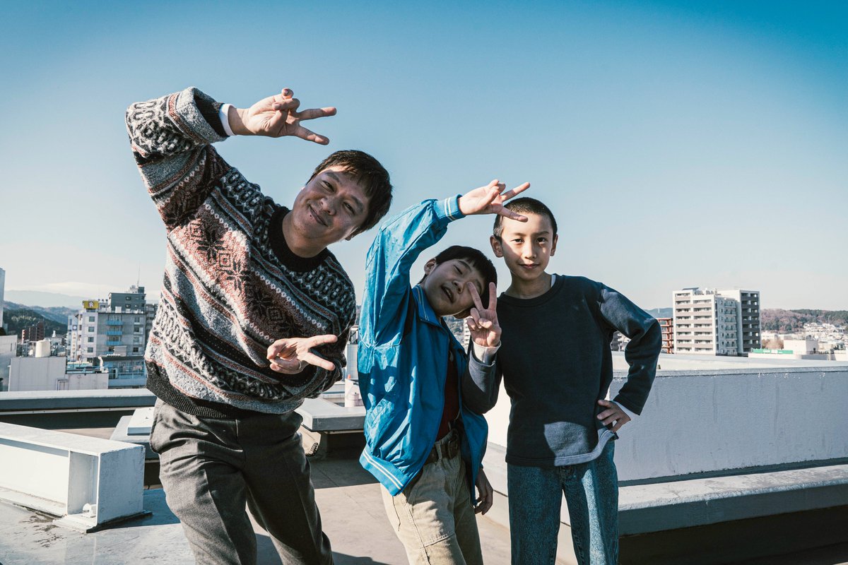 774movie's tweet photo. ━【#佐藤二朗 インタビュー】━

＜ “名無し”の人生に大きな影響を与える照夫 ＞

#丸山隆平 さんとは劇中の共演シーンがなかったんですけど、照夫はこの作品にとって数少ない良心みたいな人で、それをあからさまにではなく、人間が持つ当たり前の善意とか温かみとか温もりを引き受ける役を非常に丁寧に演じていただいたと思います。

#映画名無し 大ヒット上映中