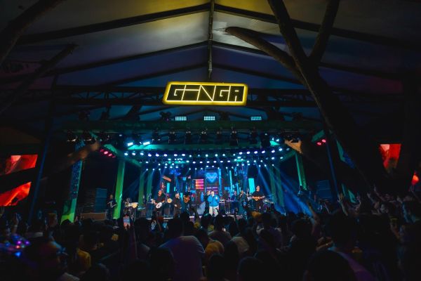 aldeianago's tweet photo. Ginga Salvador estreia com grande festa e shows de Gabriel do Borel, Escandurras e Péricles Mota na abertura do Brasil na Copa https://t.co/f64M3YUVqO 
@gabrieldob0rel @Escandurras @periclesmota https://t.co/UFshfTsJeL