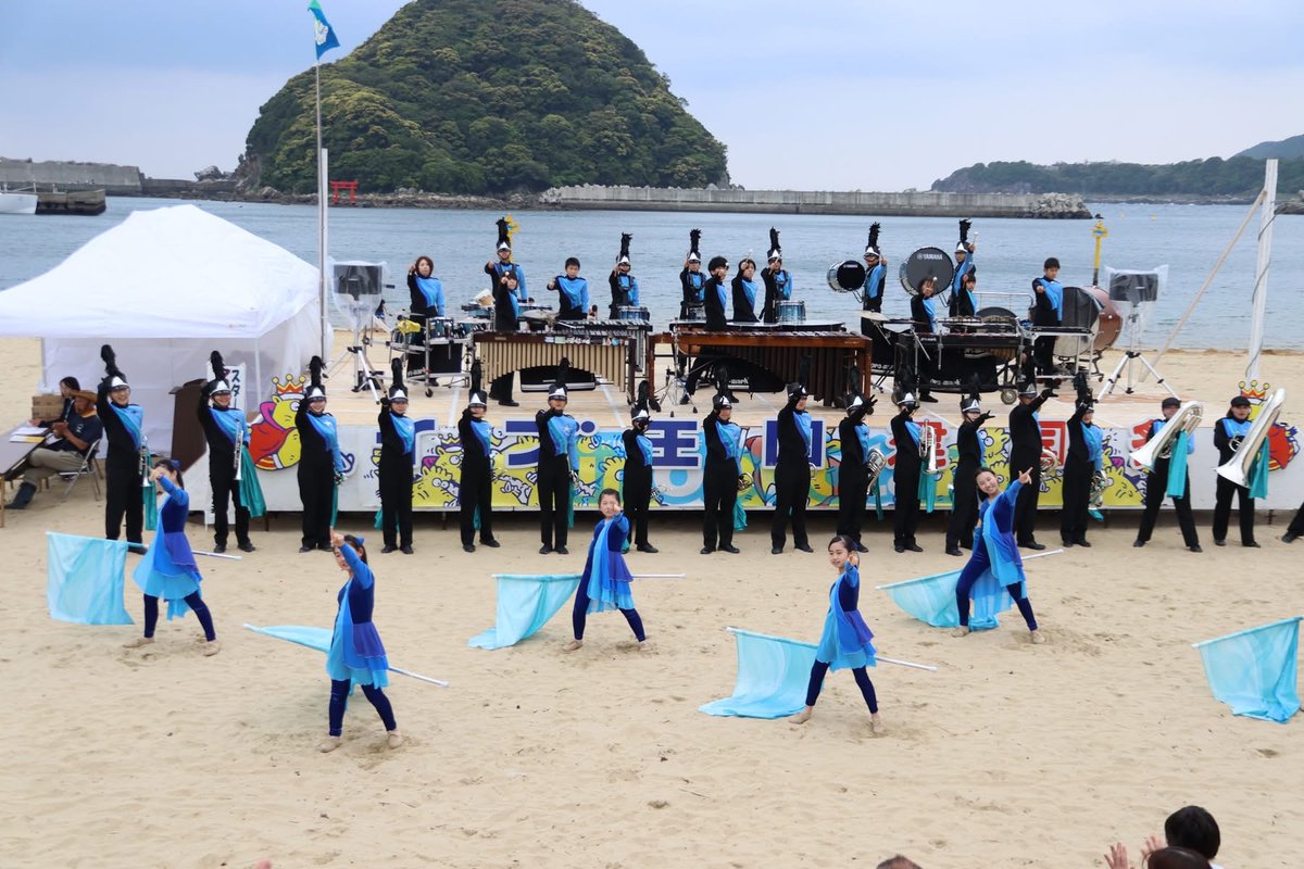 marchingnavi's tweet photo. 🆕最新記事更新🆕
【マーチングバンド解体新書】吹奏楽不毛の地と呼ばれる和歌山で25年　地域に育てられたバンドの現在地「Starfish Band Activities」
https://t.co/iXFcJNLZvt

吹奏楽・マーチングの盛んな地域とは言い難い和歌山県ですが、全国でも珍しい「小学生から50代までが共に活動する」マーチングバンドがあることをご存じですか？
今回は、関西地区で年々存在感を増している『Starfish Band Activities』をご紹介します⭐
