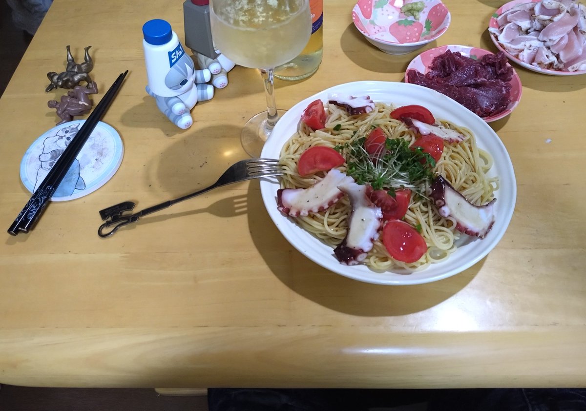 roiburie's tweet photo. /⁠ᐠ⁠｡⁠ꞈ⁠｡⁠ᐟ⁠\撮ってないでちゅーるくれ https://t.co/cb4NVYNl2U
