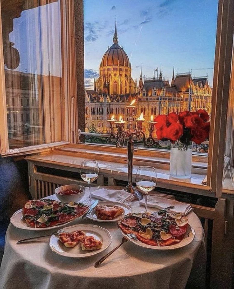 travelgirl_love's tweet photo. 【予算12〜20万円】（3泊4日）

🇭🇺ハンガリー・ブダペスト

映画のような世界観に入り込める、ロマンチックすぎる場所🥹
歴史ある街並みと温泉文化が魅力で、食べ物も美味しい❤️✨🍽️ https://t.co/I3ULJOY54M
