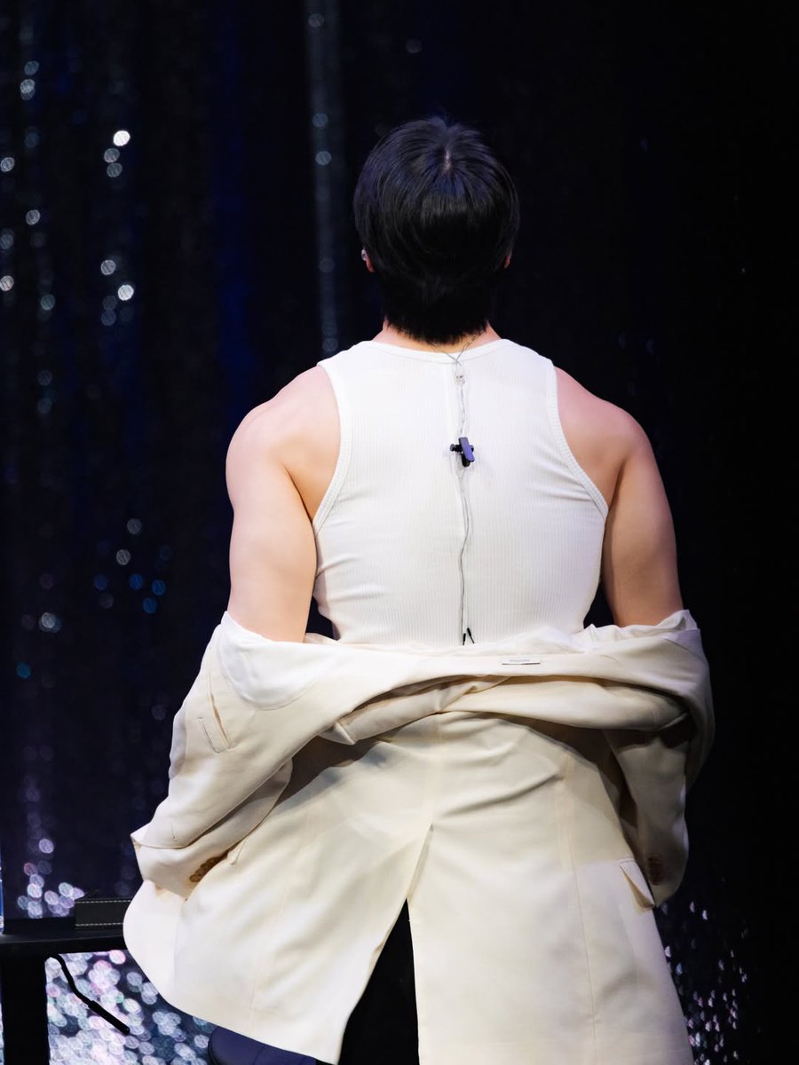 wihajoonspics's tweet photo. DAMN????? https://t.co/hwuACrOnNO